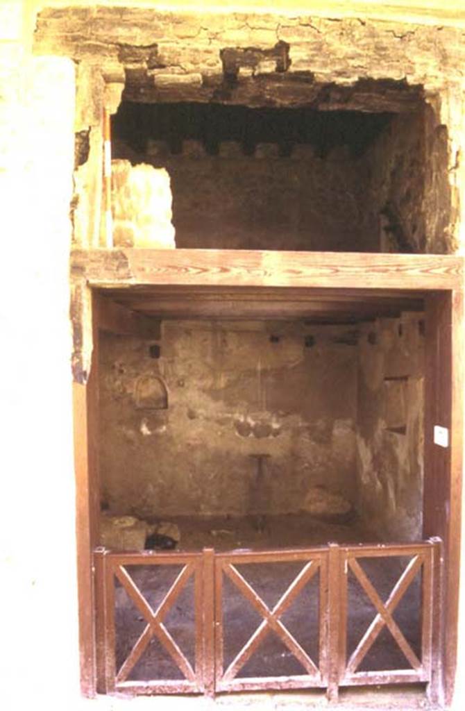 VI.15, Herculaneum. Not dated. Looking across entrance towards south wall.
Photo courtesy of Nicolas Monteix.