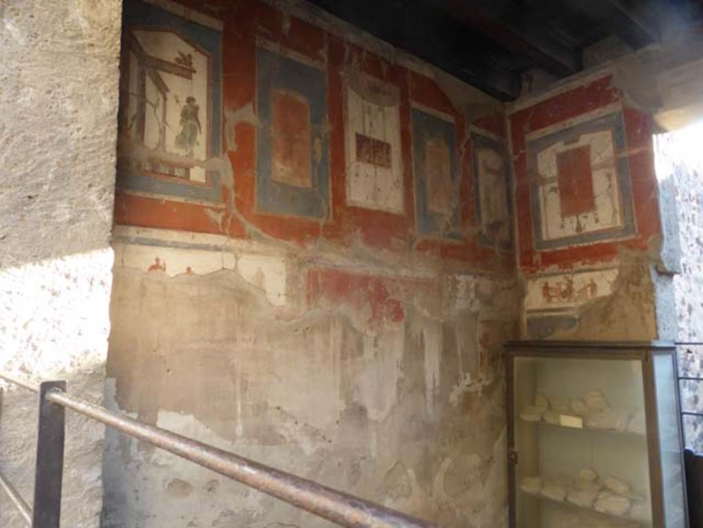 Ins. VI 16, Herculaneum, September 2015. Looking towards east wall and south-east corner.