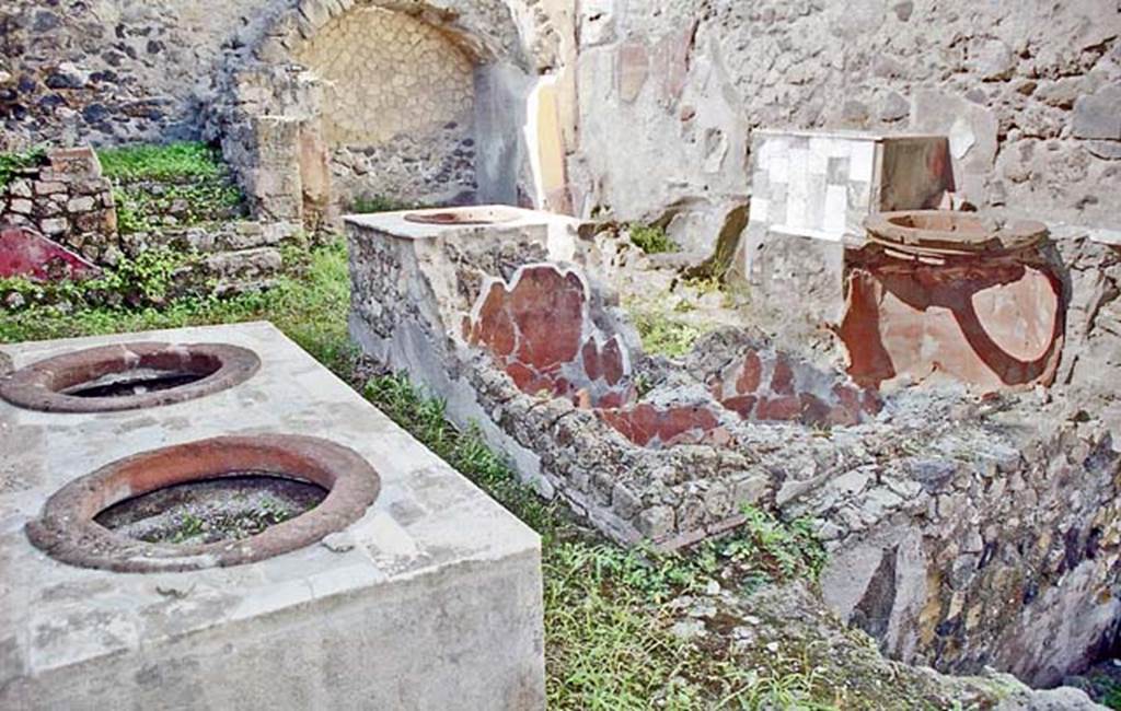 VI.19 Herculaneum. October 2001. Looking south-west across bar-room, and remains of counter. Photo courtesy of Peter Woods.