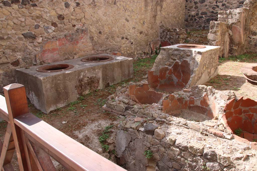 VI.19 Herculaneum, September 2019. Looking towards east side, with remains of masonry steps at the rear.
Photo courtesy of Klaus Heese.
