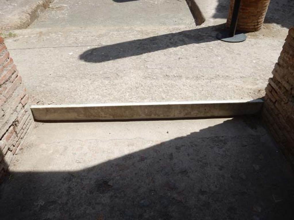 VI.29, Herculaneum. May 2018. East end of entrance corridor, joining with floor of atrium 3.
Photo courtesy of Buzz Ferebee.