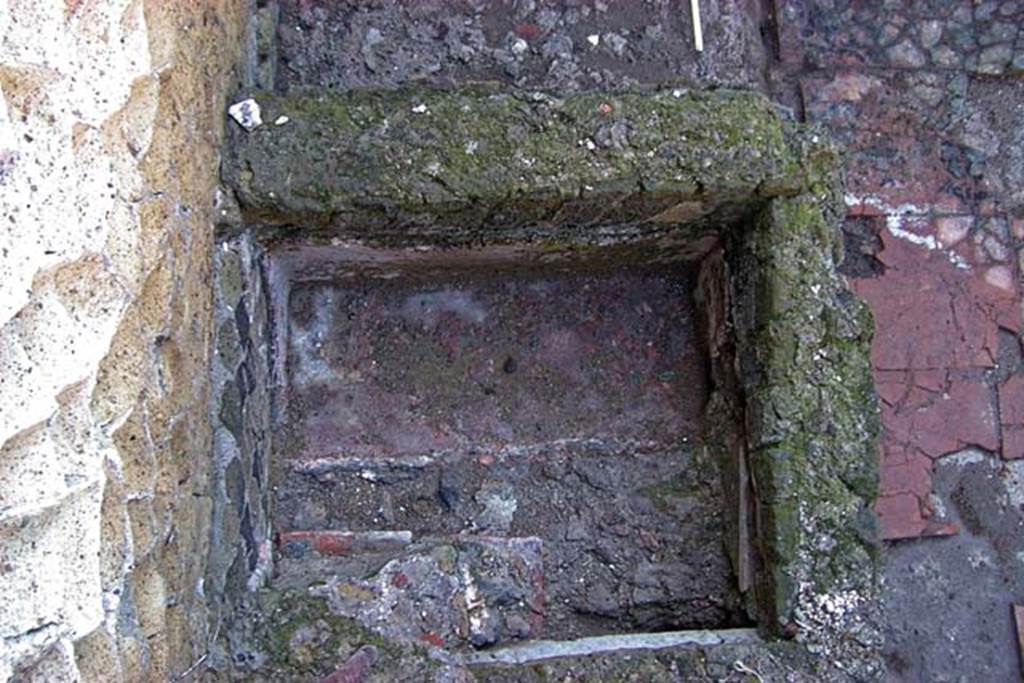 VI.30, Herculaneum. February 2003. Looking down and east across vat/basin in north-west corner of area. Photo courtesy of Nicolas Monteix.