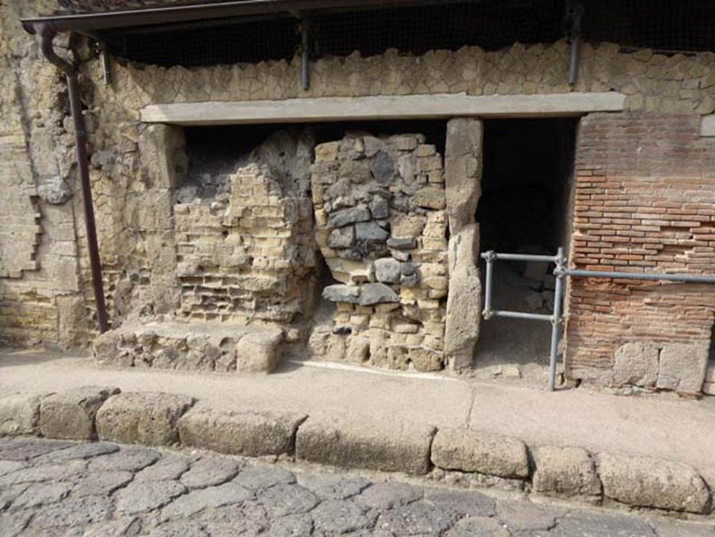 VII, 8, Herculaneum, with bench outside, on left, September 2015. Looking towards bricked up doorway on west side of Cardo III Superiore. Photo courtesy of Michael Binns.