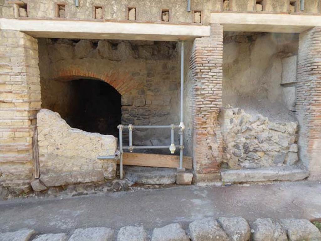 VII, 12 Herculaneum, September 2015. Doorway, on left, on west side of Cardo III Superiore. Photo courtesy of Michael Binns.