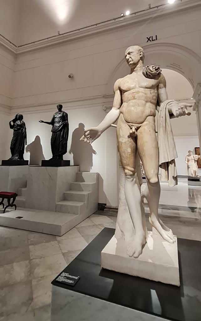 Herculaneum theatre or Basilica Noniana. April 2023. 
Heroic nude marble statue of Marcus Nonius Balbus. Photo courtesy of Giuseppe Ciaramella.
Now in Naples Archaeological Museum. Inventory number 6102.

