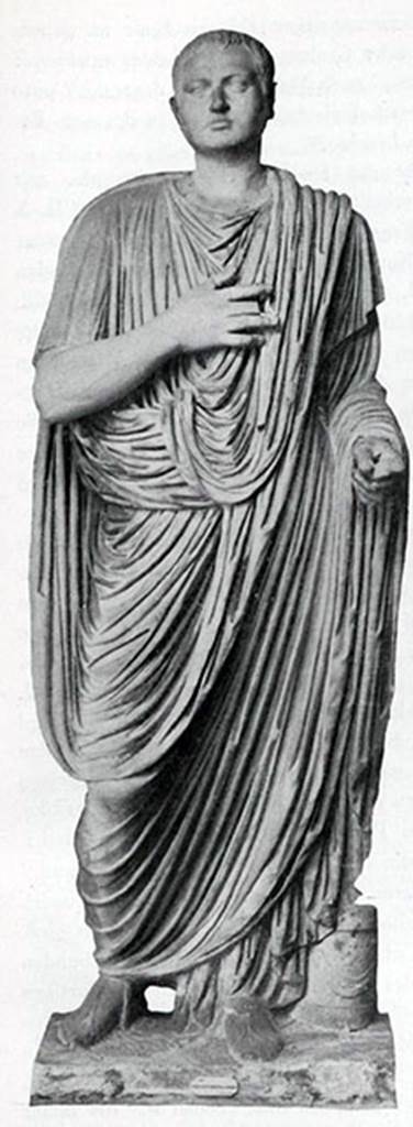 VII, Herculaneum, 1976. Perhaps M. Nonius Balbus. 
Now in Naples Archaeological Museum. Inventory number 6246.
This statue is associated with athe inscription cil x 1439.
M(arco) Nonio M(arci) f(ilio) Balbo
Patri
d(ecreto) d(ecurionum)   [CIL X 1439]
