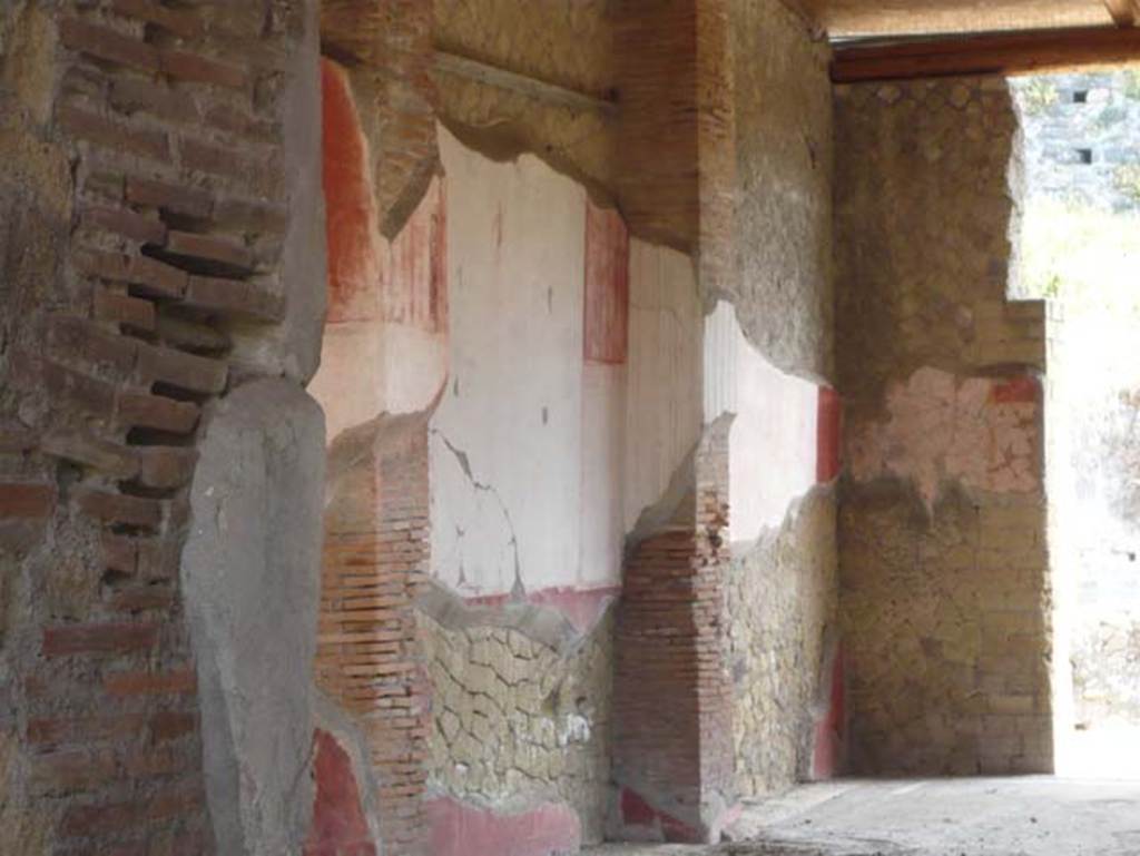 Ins. Orientalis I, 1, Herculaneum, August 2013. Looking towards north wall in atrium.
Photo courtesy of Buzz Ferebee.