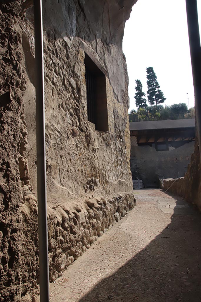 Ins. Or. I.1a, Herculaneum. October 2023. 
Looking east along entrance corridor.  Photo courtesy of Klaus Heese.
