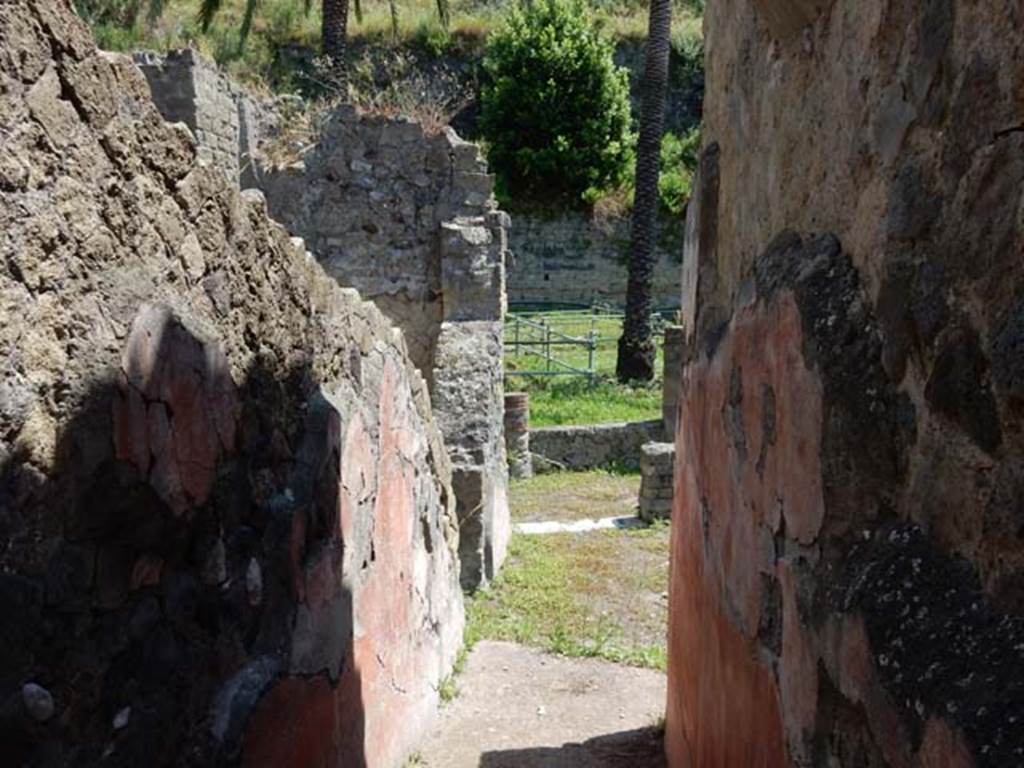 Ins. Orientalis I, 2, Herculaneum. May 2018. Looking east along corridor. Photo courtesy of Buzz Ferebee.  