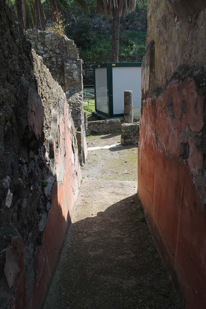 Ins. Orientalis I, 2, Herculaneum, March 2014. Looking east along corridor.
Foto Annette Haug, ERC Grant 681269 DÉCOR
