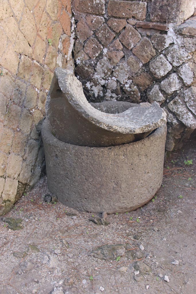 Ins. Or. II, 1a, Herculaneum. October 2023.
Room A, basin/tub on north side of oven. Photo courtesy of Klaus Heese.