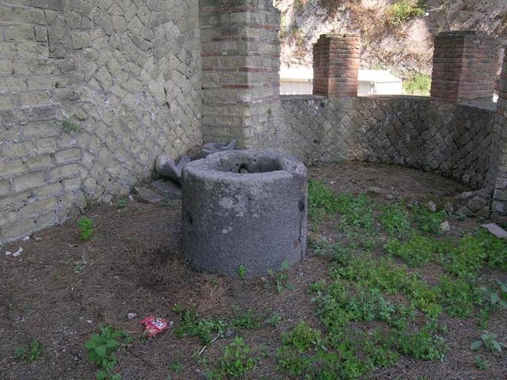 Ins. Or. II, 1ª, Herculaneum. June 2005. Room E, kneading bin, looking east to absidal window.
Photo courtesy of Nicolas Monteix.