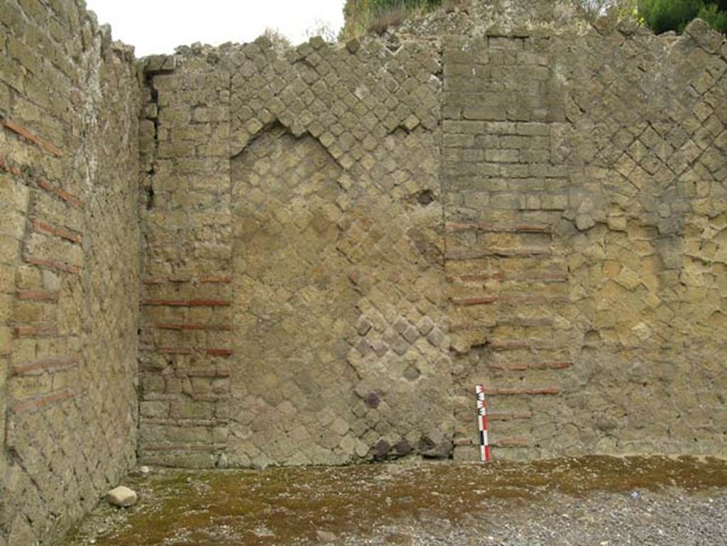 Ins. Orientalis II.4, Herculaneum, June 2006. South-east corner and south wall of large entrance hall.
Photo courtesy of Nicolas Monteix.
