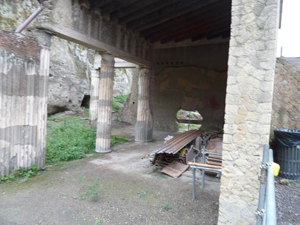 Ins. Orientalis II 4, Herculaneum, September 2015. Looking south along west portico, from end of large entrance hall.