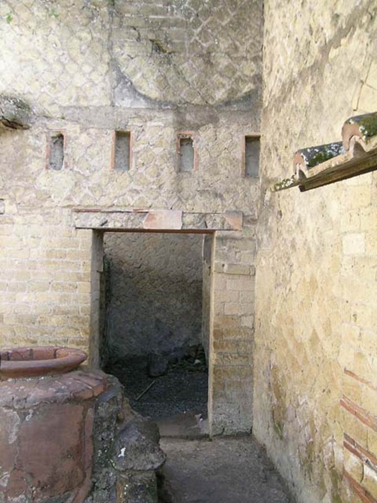 Ins Or II, 5, Herculaneum. May 2004. Doorway to room in south-east corner of shop-room.
Photo courtesy of Nicolas Monteix.