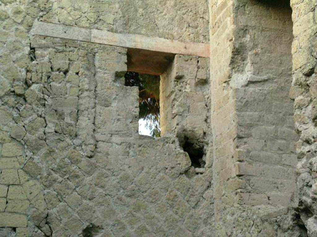 Ins Or II, 7, Herculaneum. December 2004. Upper west wall. Photo courtesy of Nicolas Monteix.
