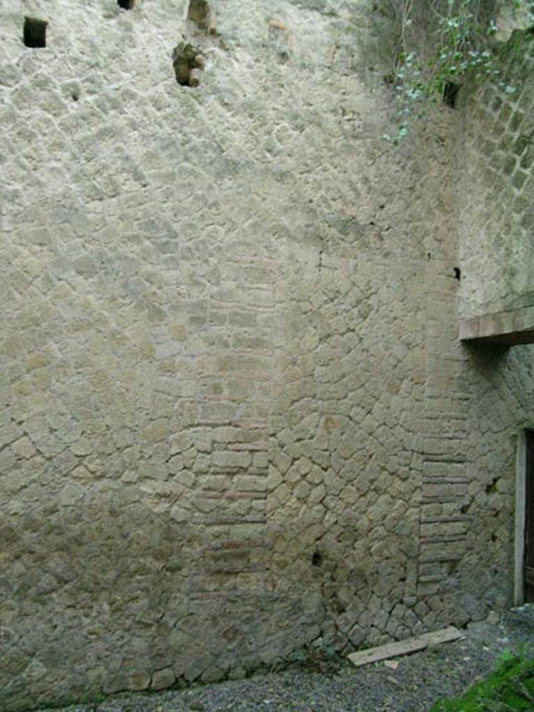 Ins Or II, 7, Herculaneum. December 2004. South wall of rear room through doorway. 
Photo courtesy of Nicolas Monteix.
