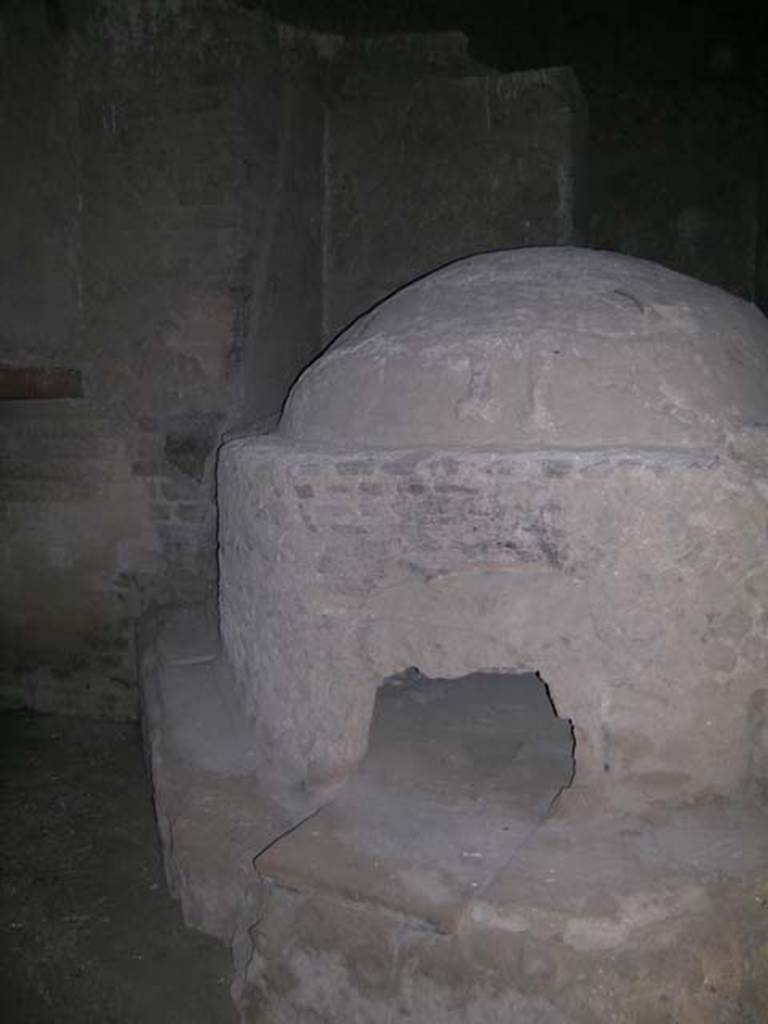 Ins Or II, 8, Herculaneum. May 2006. Oven in bakery. Photo courtesy of Nicolas Monteix.