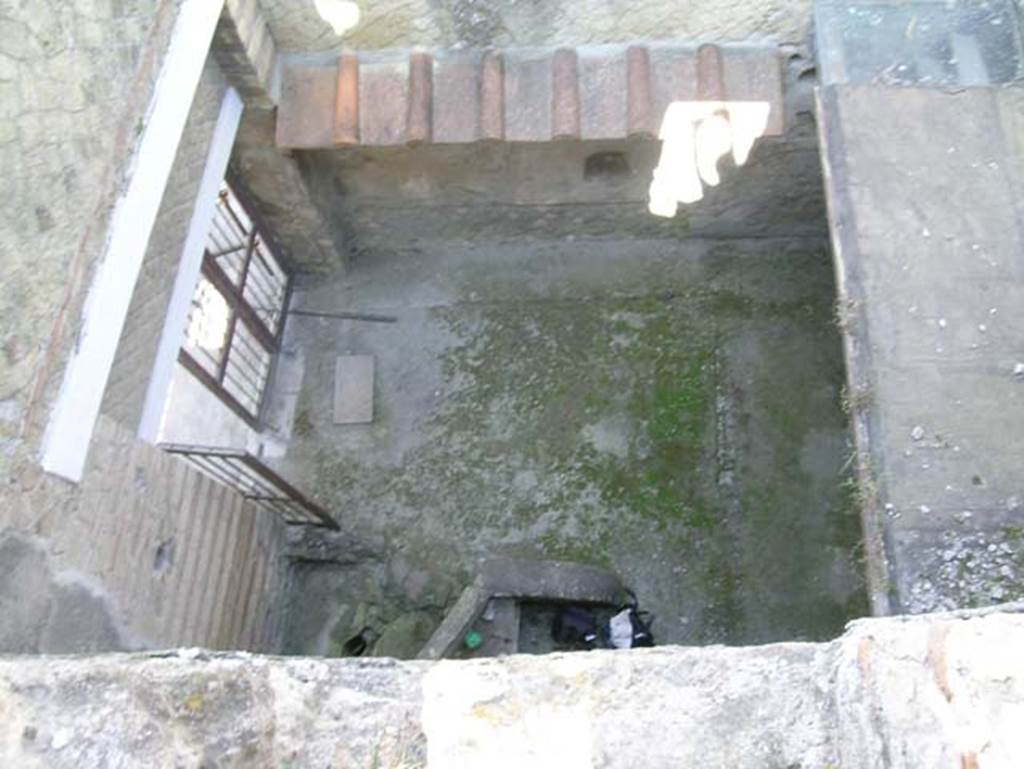 Ins. Orientalis II.9, Herculaneum. May 2006. Looking down onto entrance doorway from upper floor.
The latrine (south-west corner) can be seen centre-left of photo. Photo courtesy of Nicolas Monteix.

