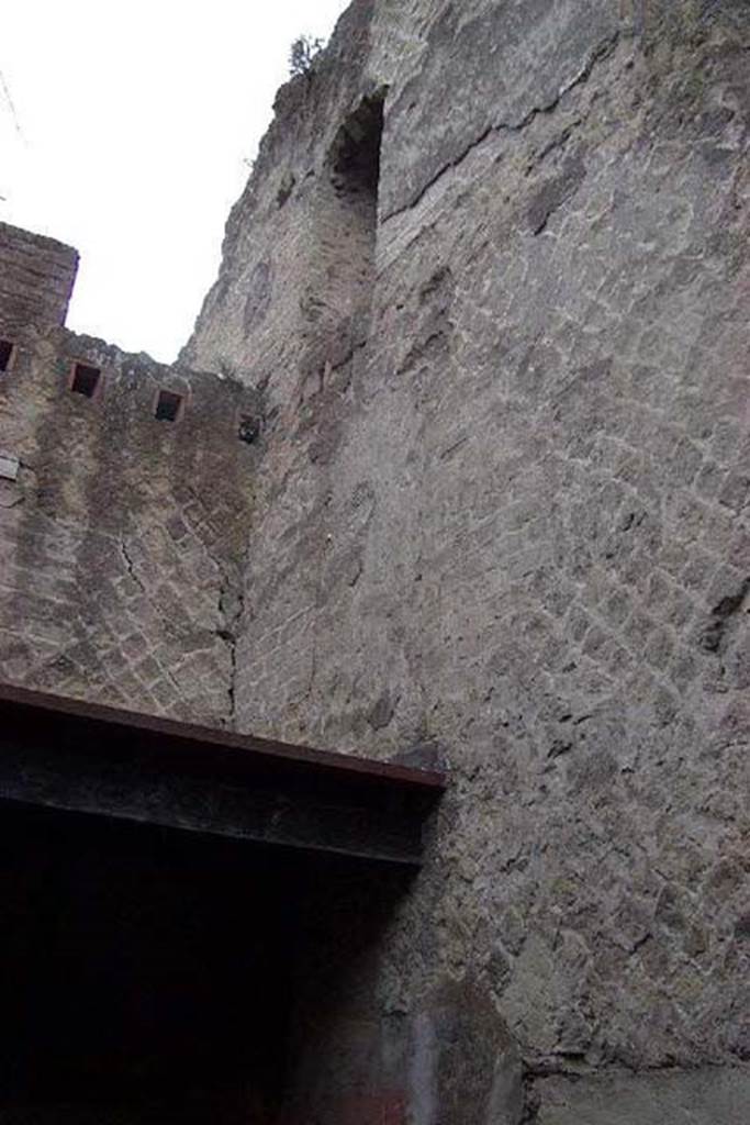Ins Or II, 9, Herculaneum. July 2001. Upper floors in south-east corner.
Photo courtesy of Nicolas Monteix.