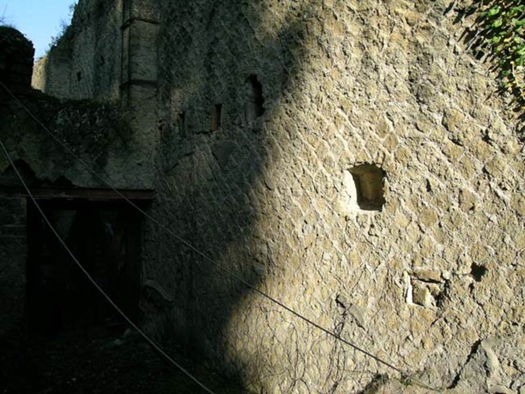 Ins Or II.10, Herculaneum. December 2004. Looking west along north wall of rear room.
Photo courtesy of Nicolas Monteix.