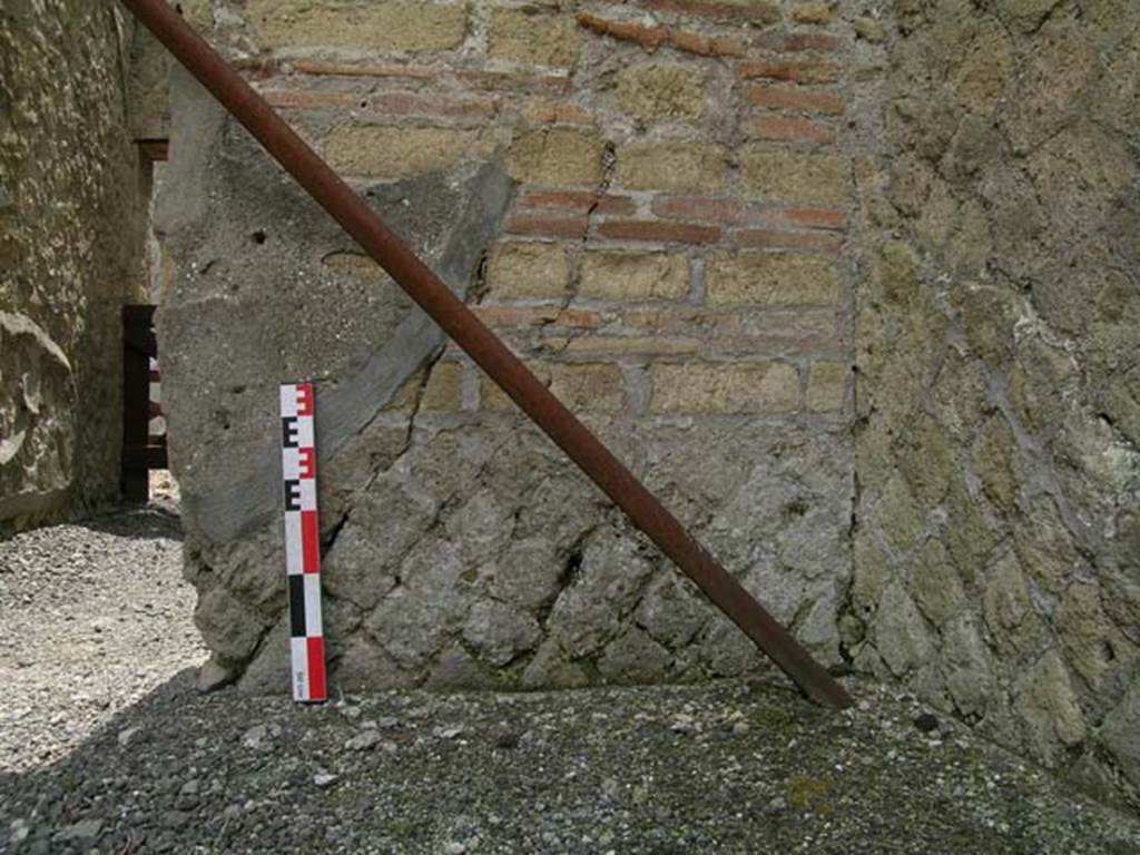 Ins Or II, 11, Herculaneum. June 2006. East wall of shop-room on south side of doorway to middle rear room.
Photo courtesy of Nicolas Monteix.