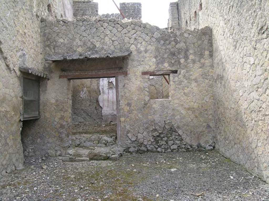 Ins Or II, 16, Herculaneum. May 2004. Looking towards east wall. Photo courtesy of Nicolas Monteix.