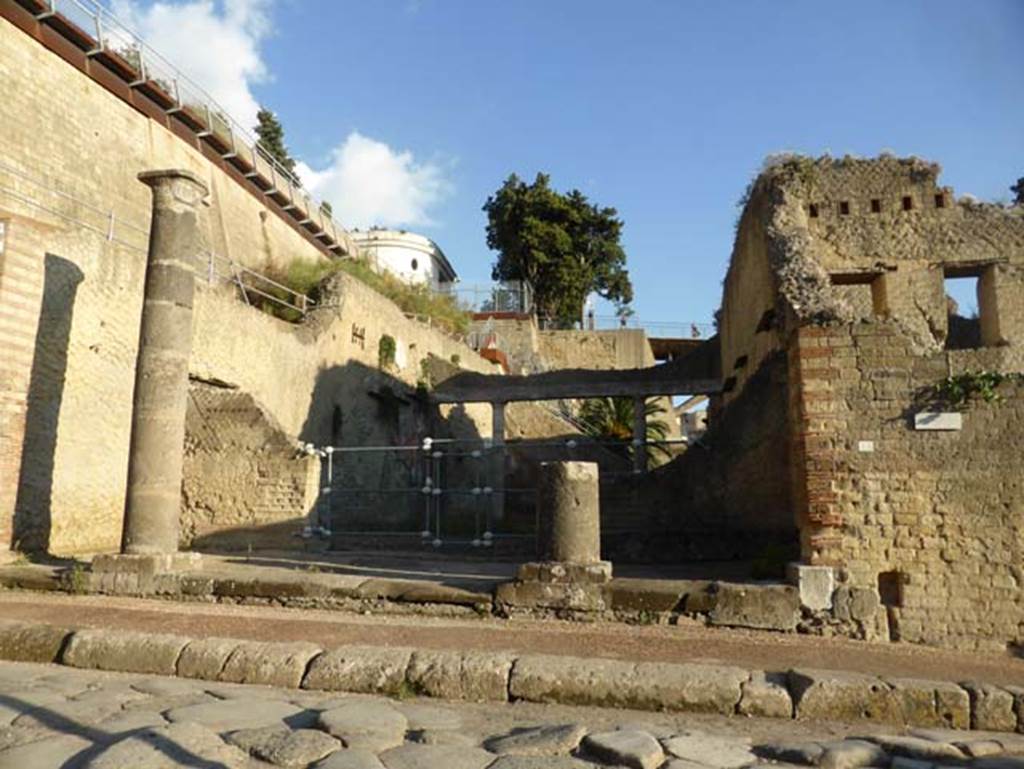 Ins. Orientalis II, 19 Herculaneum, September 2015. Looking east towards two columns at entrance to the upper terrace of the Palestra, through a large rectangular hallway. According to Parslow, Karl Weber identified this structure as another “temple”, comparing it to the earlier “Temple of the Mater Deum or Vespasian”. (see Ins. Or. 2 4). This second structure which is now recognised as the northern vestibule of the Palaestra first appeared in a report of September 22, 1759.”
See Parslow, C. C. (1998). Rediscovering Antiquity, Cambridge Univ. Press, (p.146).
