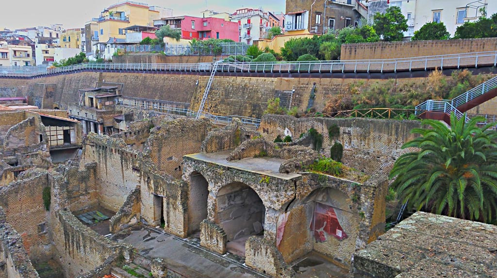 Herculaneum, photo taken between October 2014 and November 2019.
Looking north-west from access roadway, towards upper rooms on loggia of Palaestra. Photo courtesy of Giuseppe Ciaramella.

