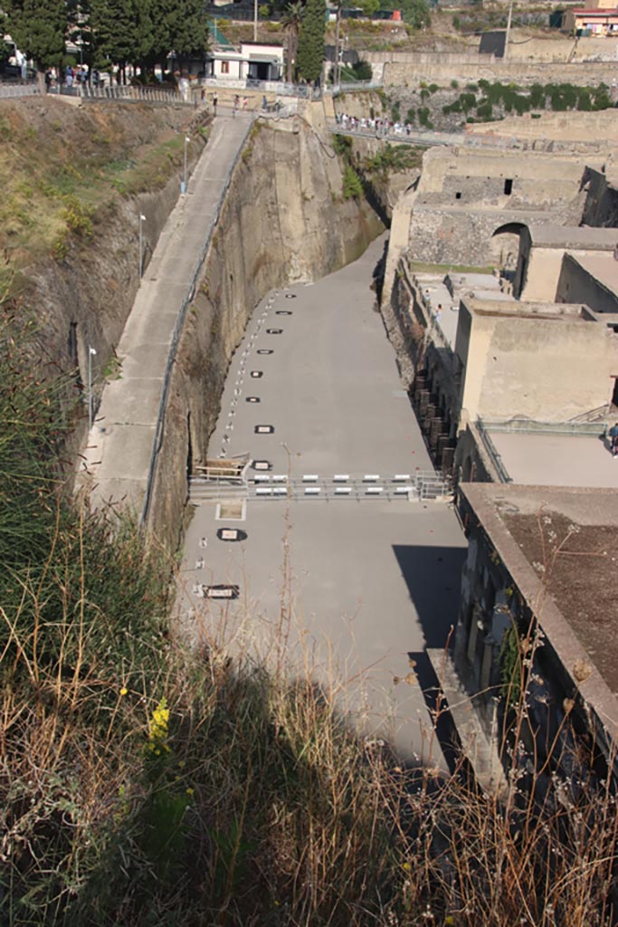 Herculaneum, October 2023. 
Looking west from entrance roadway, above original beachfront. Photo courtesy of Klaus Heese.
