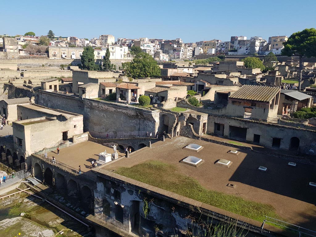 Herculaneum, October 2022. 
Looking north-west across site, from the access roadway above Suburban Baths. Photo courtesy of Klaus Heese.
