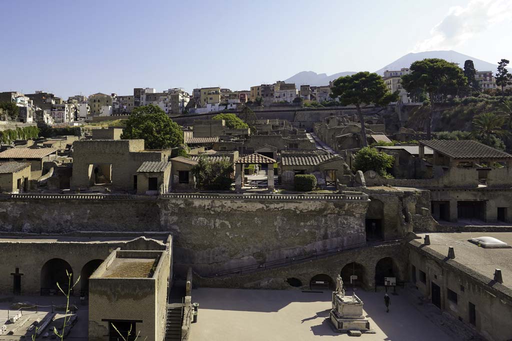 Herculaneum, August 2021.
Looking north from entrance roadway towards rear of the House of the Stags, (Ins IV.21), above the Terrace of Balbus, in centre.
Vesuvius is towering in the background. Photo courtesy of Robert Hanson.