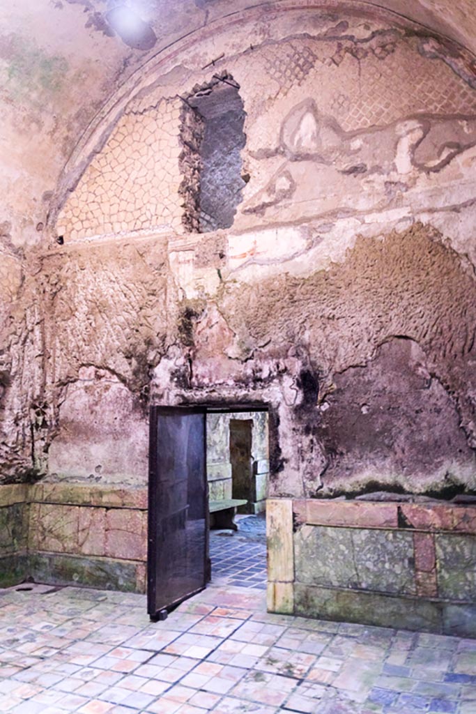 Herculaneum Suburban Baths. October 2023. 
Frigidarium, south wall with doorway into tepidarium. Photo courtesy of Johannes Eber. 
