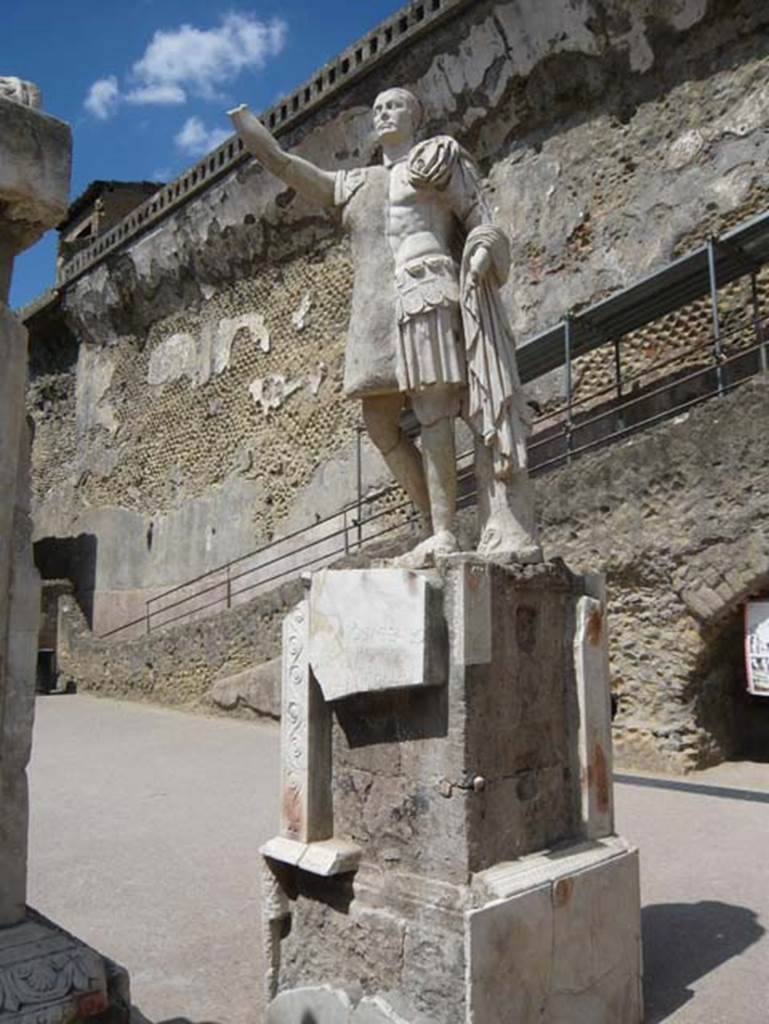 Herculaneum, August 2013. Statue of Marcus Nonius Balbus. Photo courtesy of Buzz Ferebee.