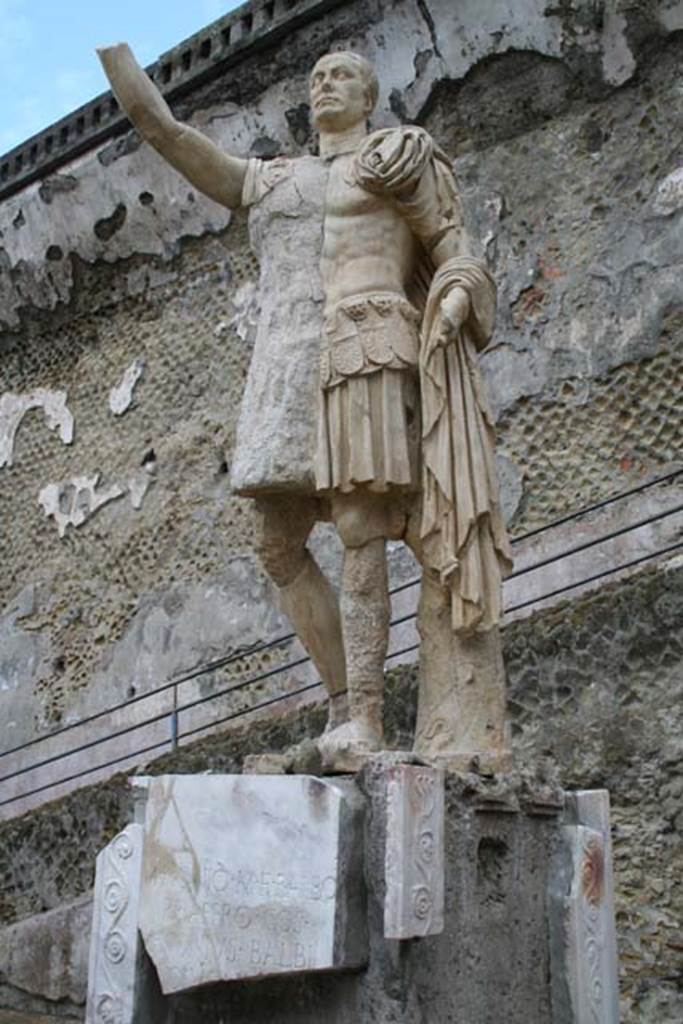 Herculaneum, March 2008. Statue of Marcus Nonius Balbus. Photo courtesy of Sera Baker.
The statue was significantly damaged by the eruption. A volcanic wave demolished the statue from its pedestal. It was partially restored after discovery.
The head of the proconsul was found during excavations led by Maiuri while a significant part of the torso was restored in 1981.