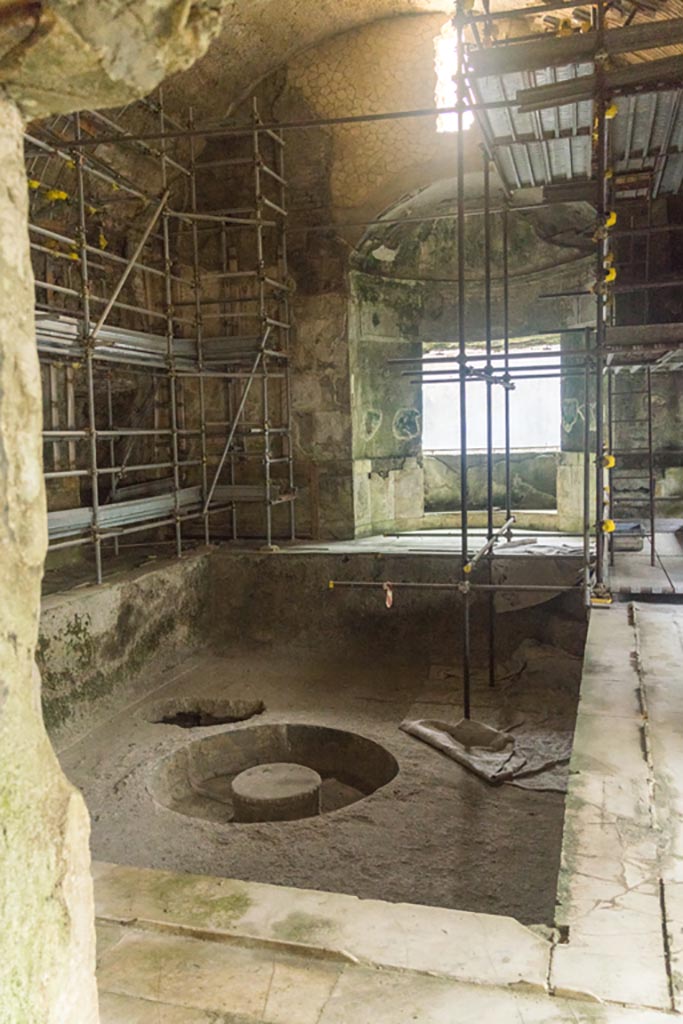 Herculaneum Suburban Baths. October 2023.
Second caldarium, looking east through doorway from tepidarium. Photo courtesy of Johannes Eber.