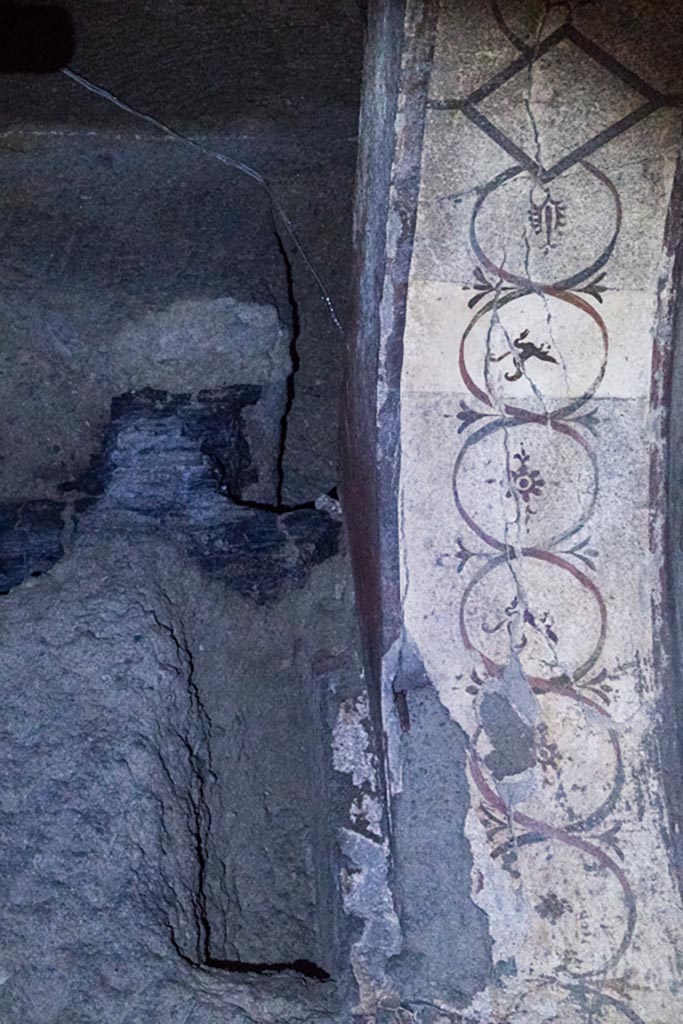 Herculaneum Theatre. October 2023. East Parascenium, detail of decoration of arch.
Photo courtesy of Johannes Eber.