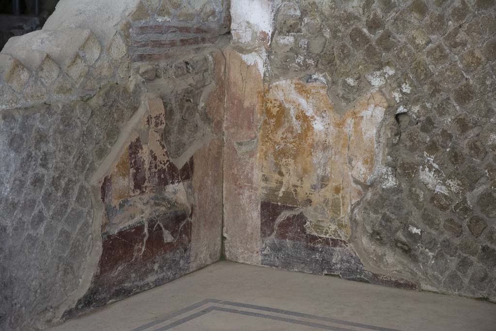 Villa dei Papiri, March 2019. Room (g), detail from north-west corner. 
Foto Annette Haug, ERC Grant 681269 DÉCOR.

