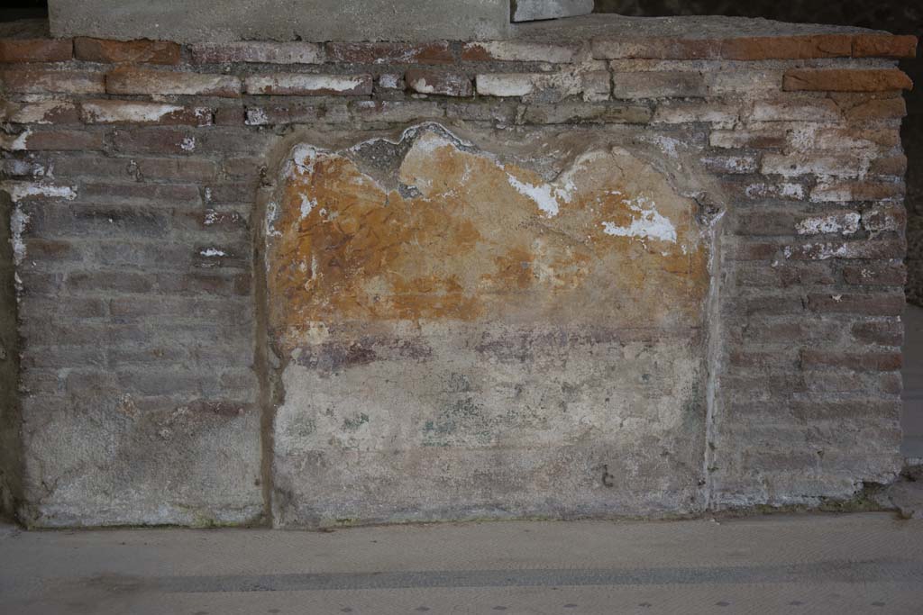 Villa dei Papiri, March 2019. 
Detail of painted decoration remaining on north wall in walkway (a), between room (b), on left, and room (g) on right. 
Foto Annette Haug, ERC Grant 681269 DÉCOR.

