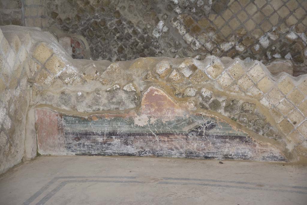 Villa dei Papiri, March 2019. Room (f), oecus, detail from north wall at west end.
Foto Annette Haug, ERC Grant 681269 DÉCOR.