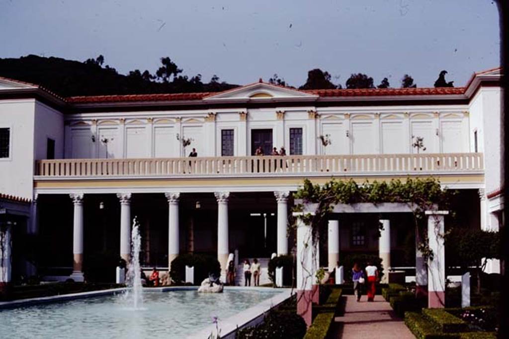Getty Villa, Malibu, Spring 1982. Pool in peristyle. Photo by Stanley A. Jashemski.
Source: The Wilhelmina and Stanley A. Jashemski archive in the University of Maryland Library, Special Collections (See collection page) and made available under the Creative Commons Attribution-Non Commercial License v.4. See Licence and use details.
J80f0433
