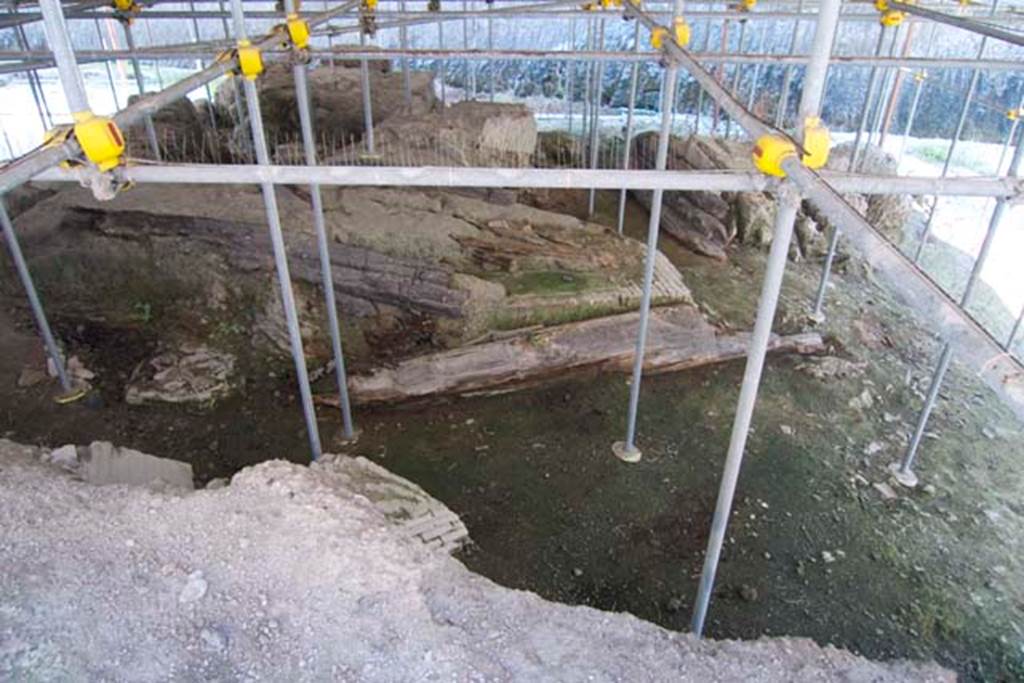 Villa dei Papiri, Herculaneum. July 2010. Remains of collapsed monumental structure.
Photo courtesy of Michael Binns.