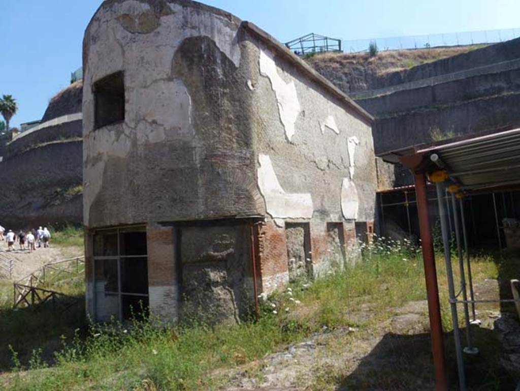 South-western baths, Herculaneum. June 2012. Looking north towards baths complex 1 and terrace 2 with terrace 5 behind.
Photo courtesy of Michael Binns.