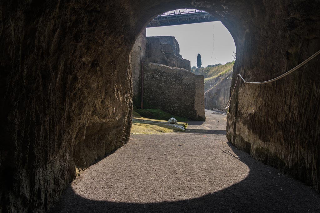 Herculaneum Villa dei Papiri. October 2023.
Looking east through Bourbon tunnel towards Insula II and beachfront. Photo courtesy of Johannes Eber.
Inside tunnel at west end of Herculaneum beachfront leading to insula I and villa dei Papiri complex.