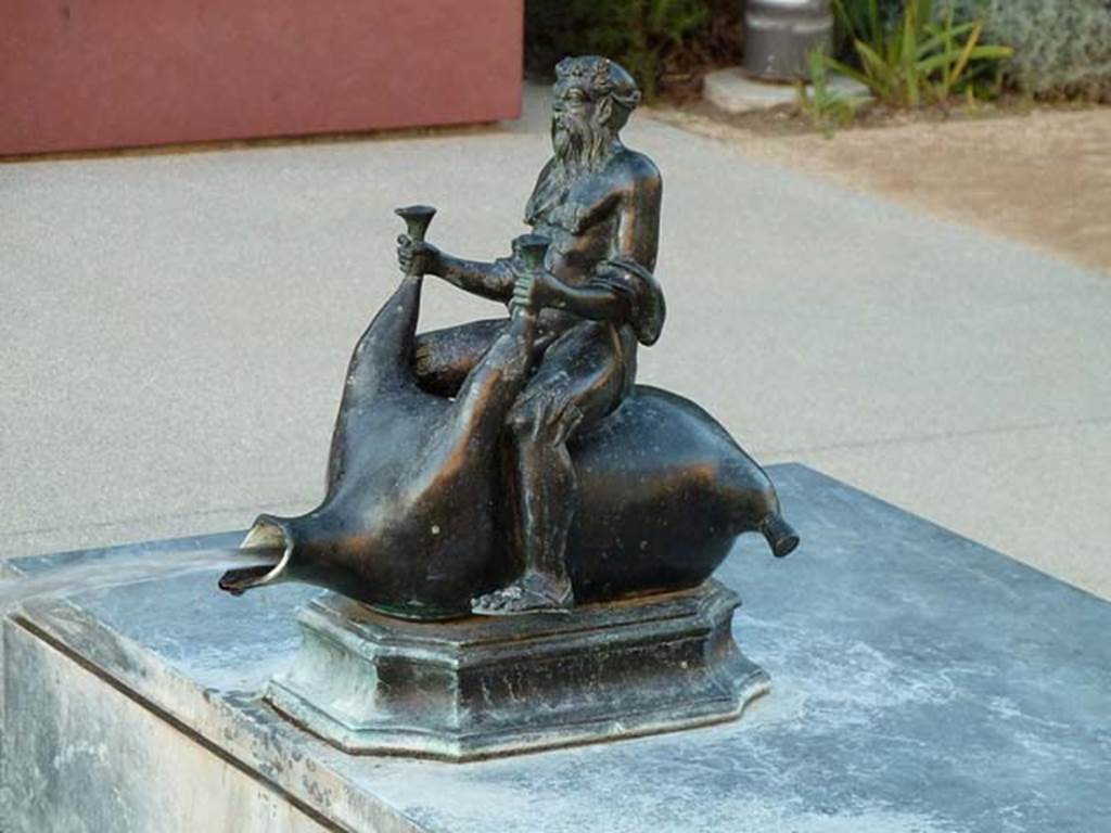 Villa dei Papiri, Herculaneum. Atrium. Bronze statue of Silenus sitting on a wineskin found in 1754 round the impluvium.
Now in Naples Archaeological Museum. Inventory number 5015.