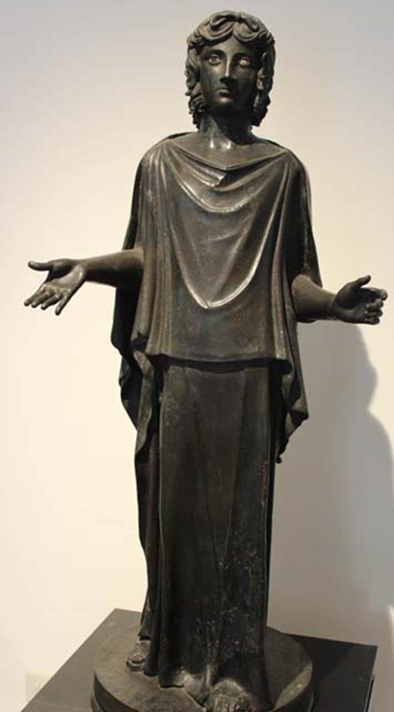 Villa dei Papiri, Herculaneum. Bronze statue of a Peplophoros or Hypermnestra or dancer or praying child.
Found in 1754, north west corner of garden.
Now in Naples Archaeological Museum. Inventory number 5603.
Photo courtesy of Miguel Hermoso Cuesta. Own work. Wikimedia CC by SA 3.0 licence