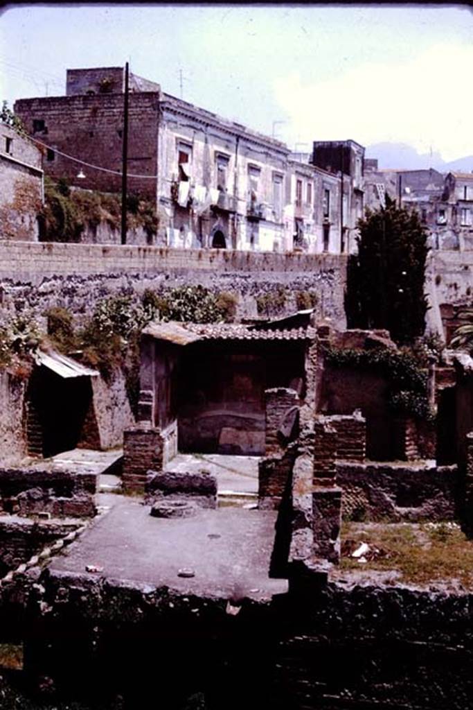 II.2, Herculaneum, 1964. Looking north across panoramic terrace towards a large salon.  
These rooms are on the south side of the house. Photo by Stanley A. Jashemski.
Source: The Wilhelmina and Stanley A. Jashemski archive in the University of Maryland Library, Special Collections (See collection page) and made available under the Creative Commons Attribution-Non Commercial License v.4. See Licence and use details. J64f1143
