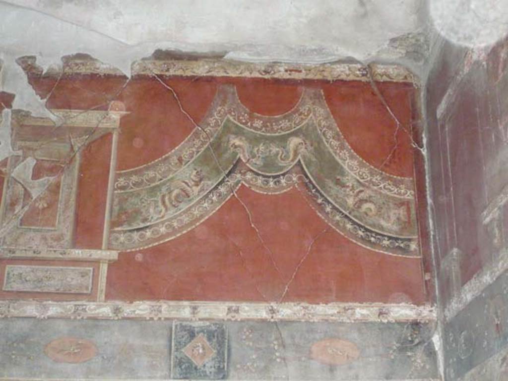 III.11 Herculaneum. August 2013. Room 8, upper east wall in south-east corner.
Photo courtesy of Buzz Ferebee.
