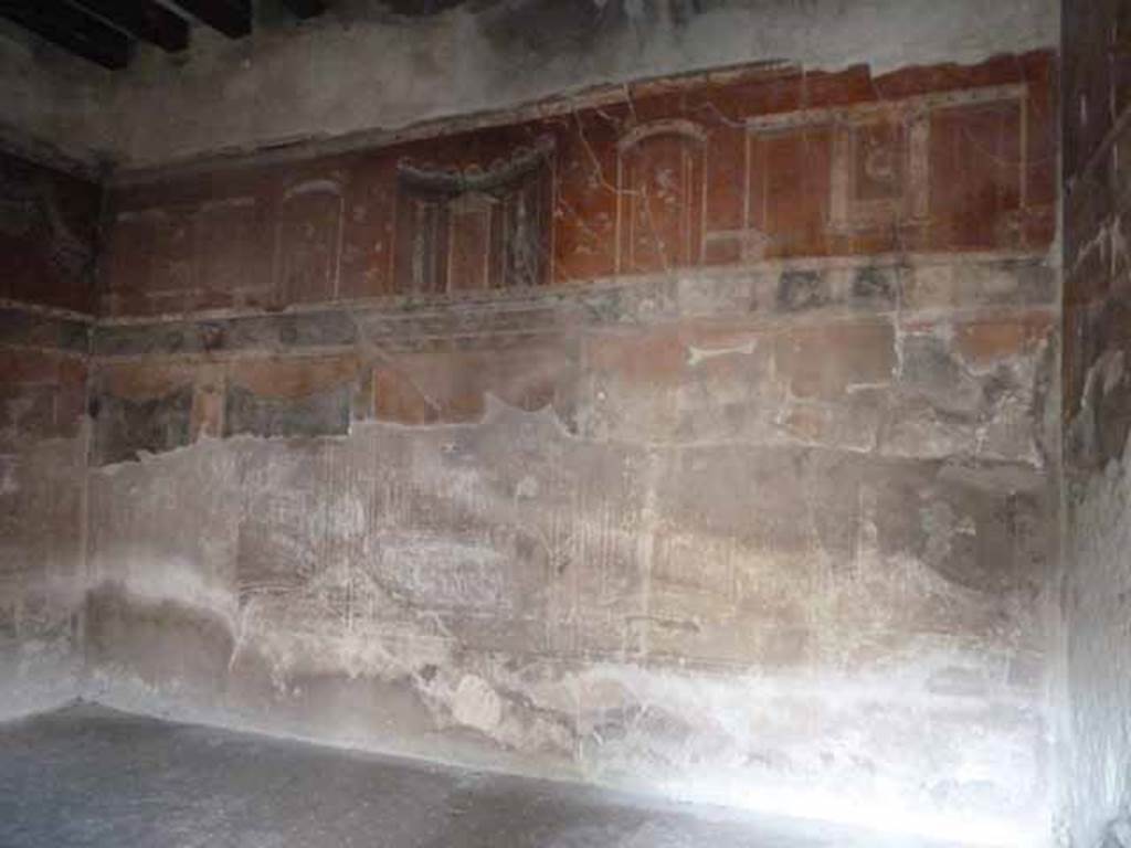 III.11 Herculaneum. May 2010. Room 8, south wall. 