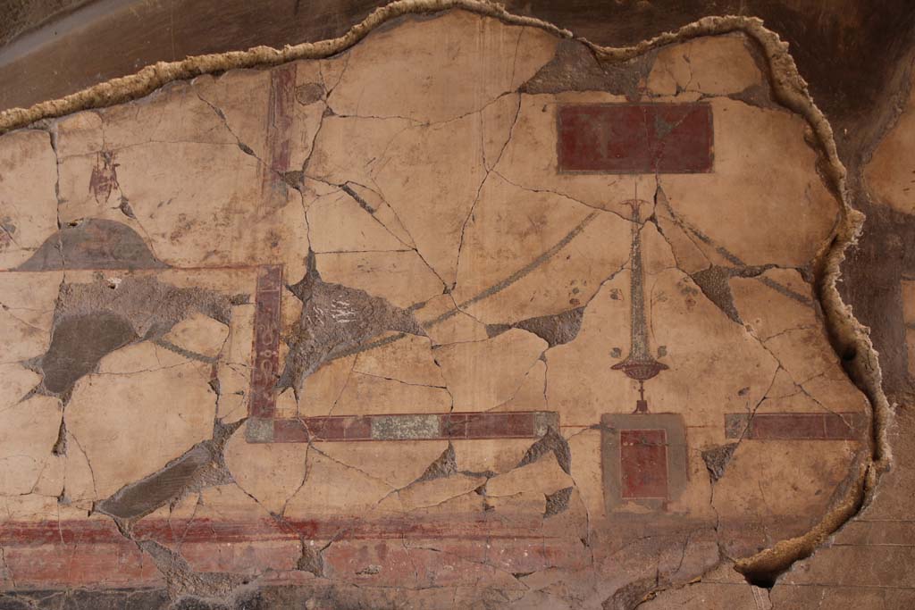 IV.15/16, Herculaneum, April 2014. Room 9, looking towards upper south wall. Photo courtesy of Klaus Heese.
0540 Herculaneum - La Grande Taberna - Decumano Inferiore Ecke Cardo V Inferiore - Raum 9 - Fresko li Wand oben April 2014.

